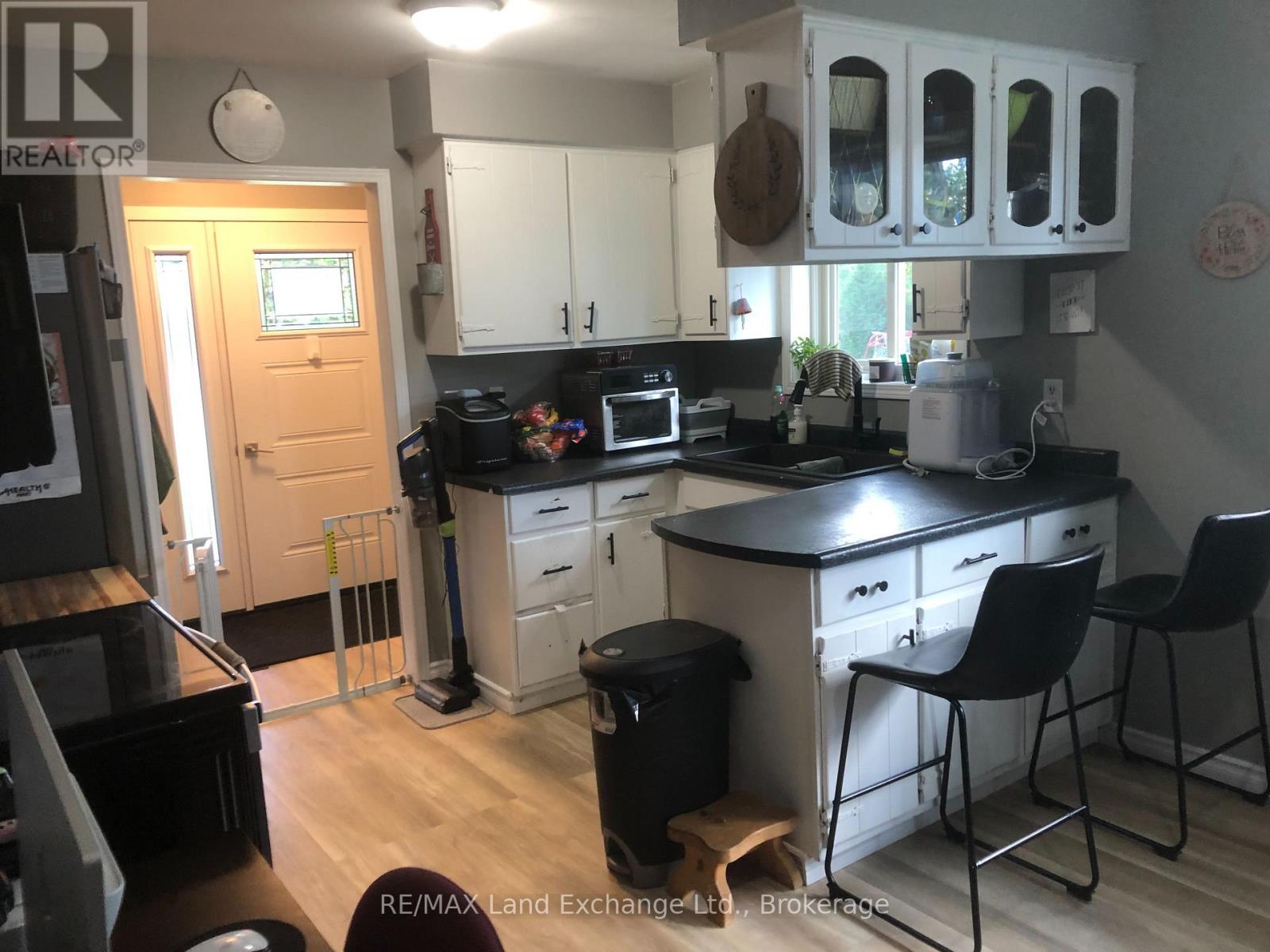 24 Stanley Street, Kincardine, Ontario N0G 2T0 - Photo 6 - X13802438