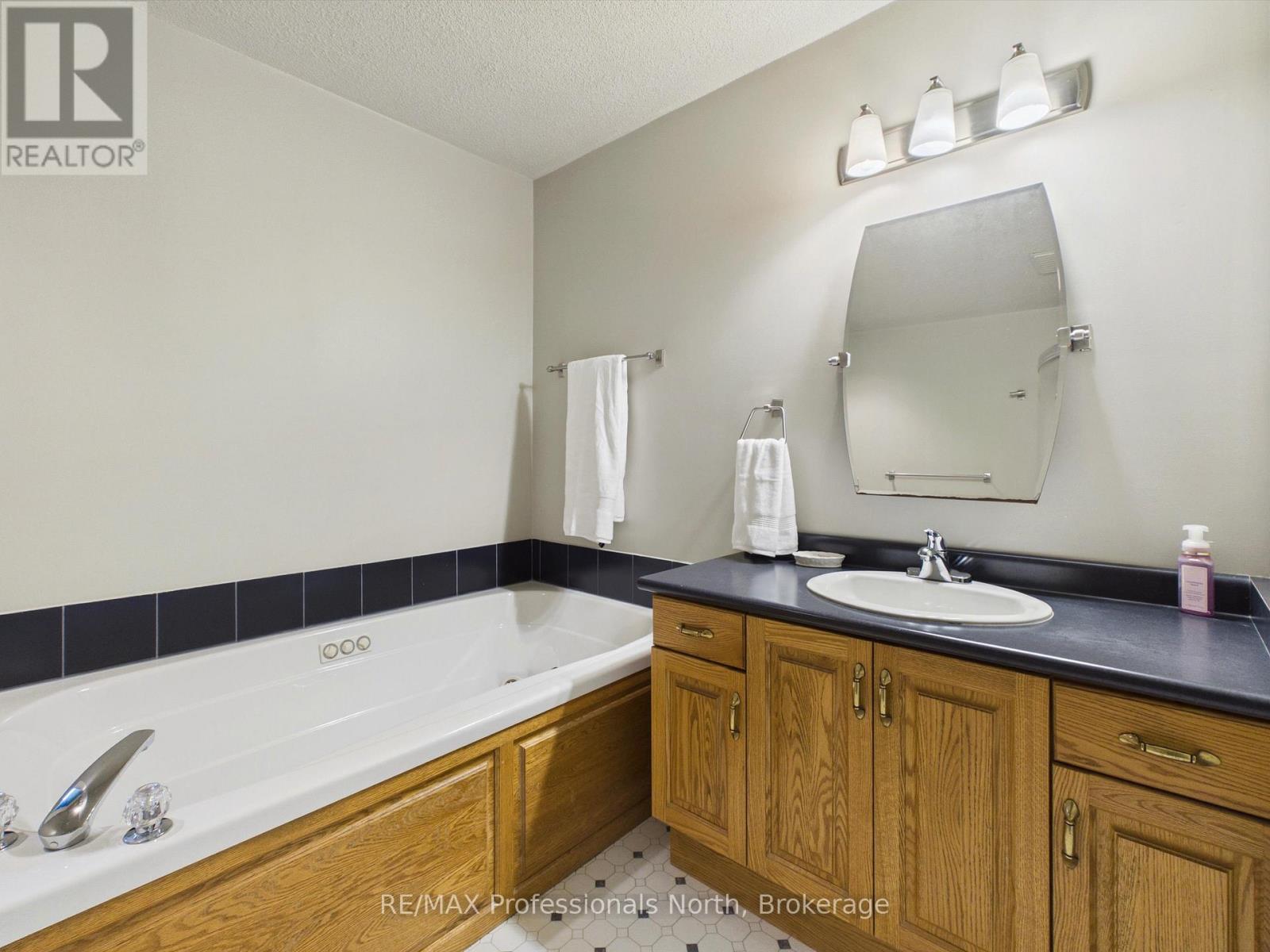 52 Golf Course Road, Bracebridge, Ontario  P1L 1M7 - Photo 20 - X13802628