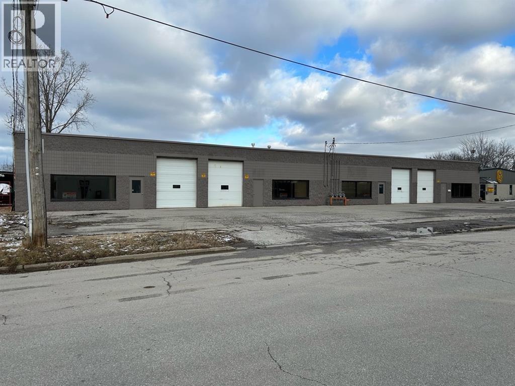 264 Tecumseh Street, Sarnia, Ontario  N7V 1P2 - Photo 1 - 26022911