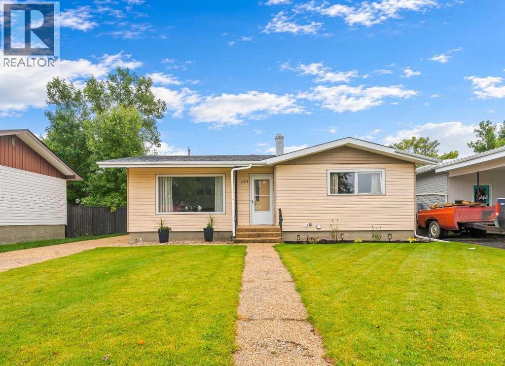 123 3 Avenue E, Bow Island, Alberta  T0K 0G0 - Photo 1 - A2346386