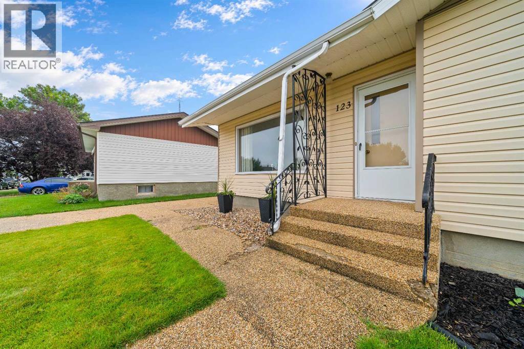123 3 Avenue E, Bow Island, Alberta  T0K 0G0 - Photo 3 - A2346386