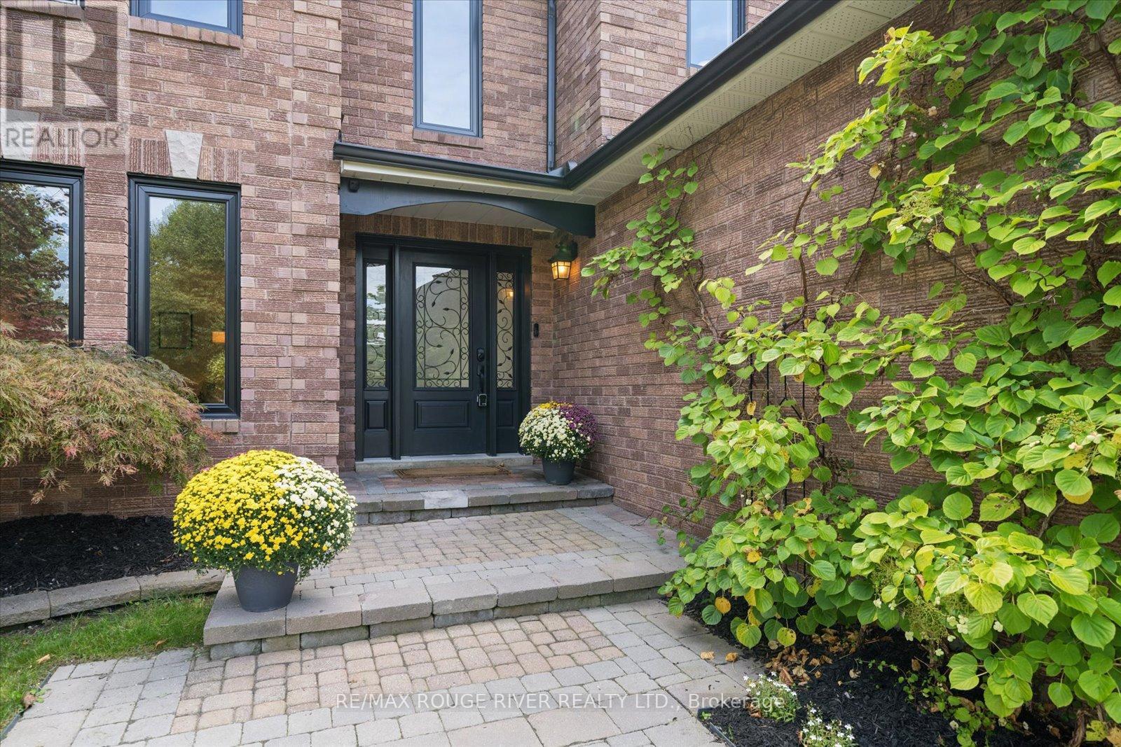 84 Bedell Crescent, Whitby, Ontario  L1R 2H8 - Photo 4 - E13802384