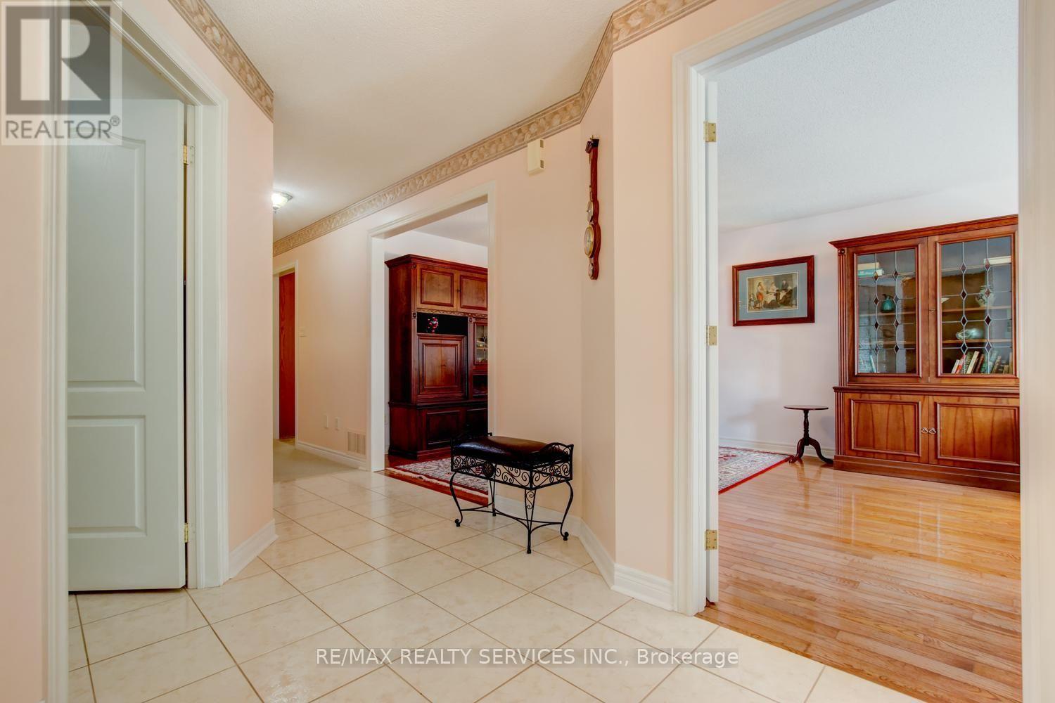 10 Brent Road, East Gwillimbury, Ontario  L9N 1R9 - Photo 6 - N13802490