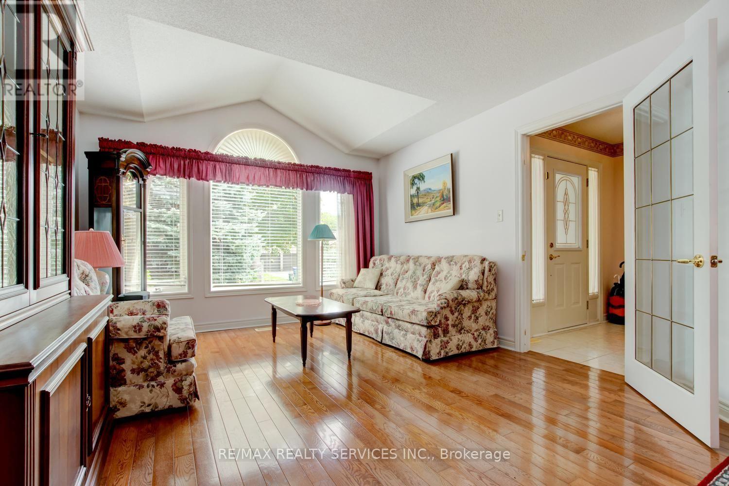 10 Brent Road, East Gwillimbury, Ontario  L9N 1R9 - Photo 7 - N13802490