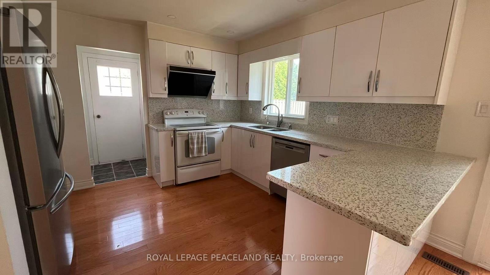 711 Irwin Crescent, Newmarket, Ontario  L3Y 5A4 - Photo 8 - N13802598