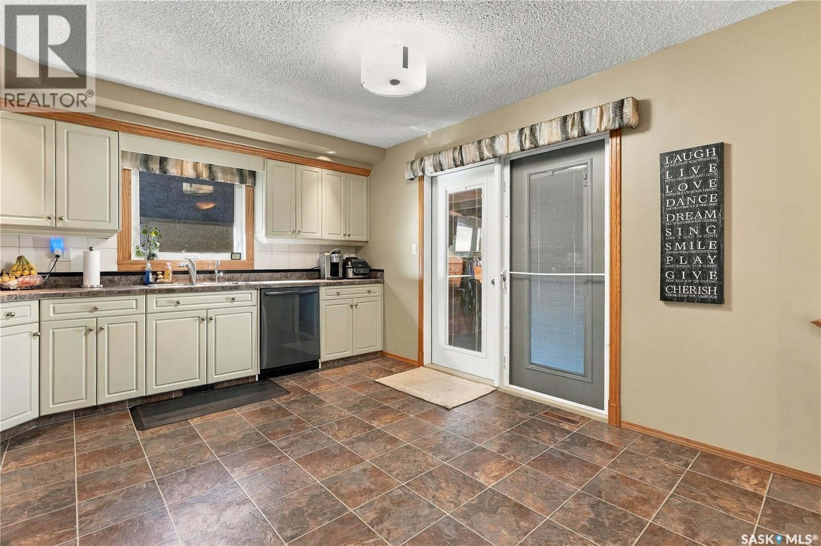 246 Hansen Drive, Regina, Saskatchewan  S4X 2Y6 - Photo 12 - SK048854