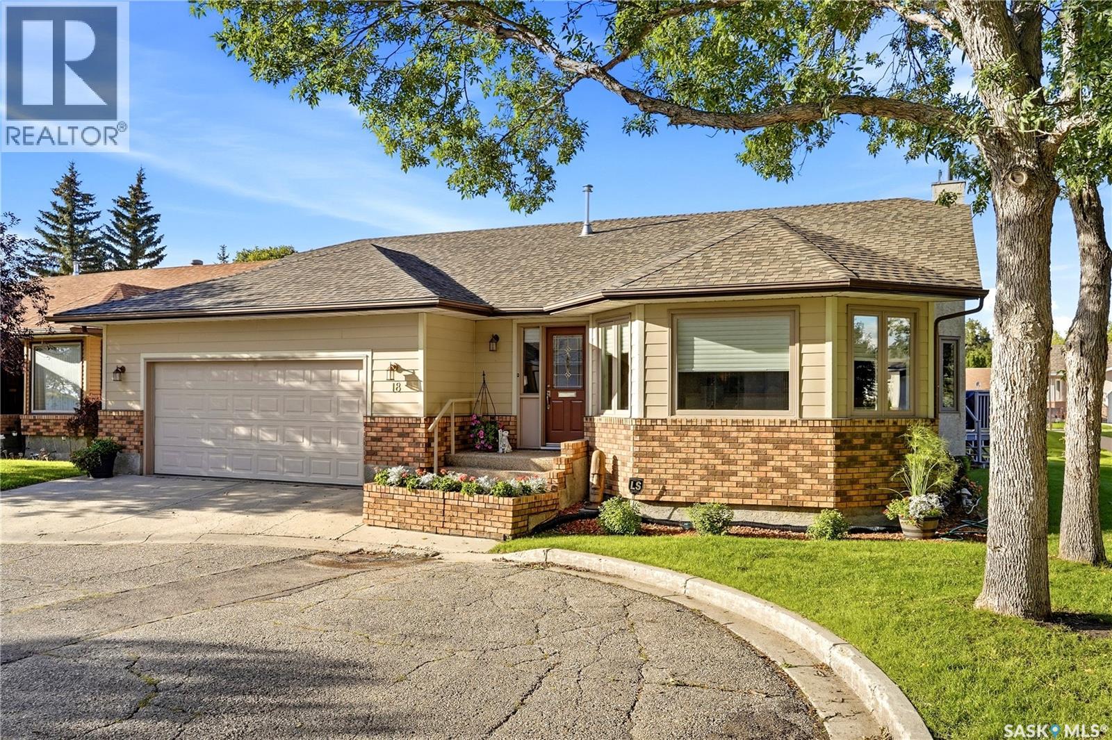 18 Greencrest Bay, Regina, Saskatchewan  S4S 7E9 - Photo 2 - SK048823
