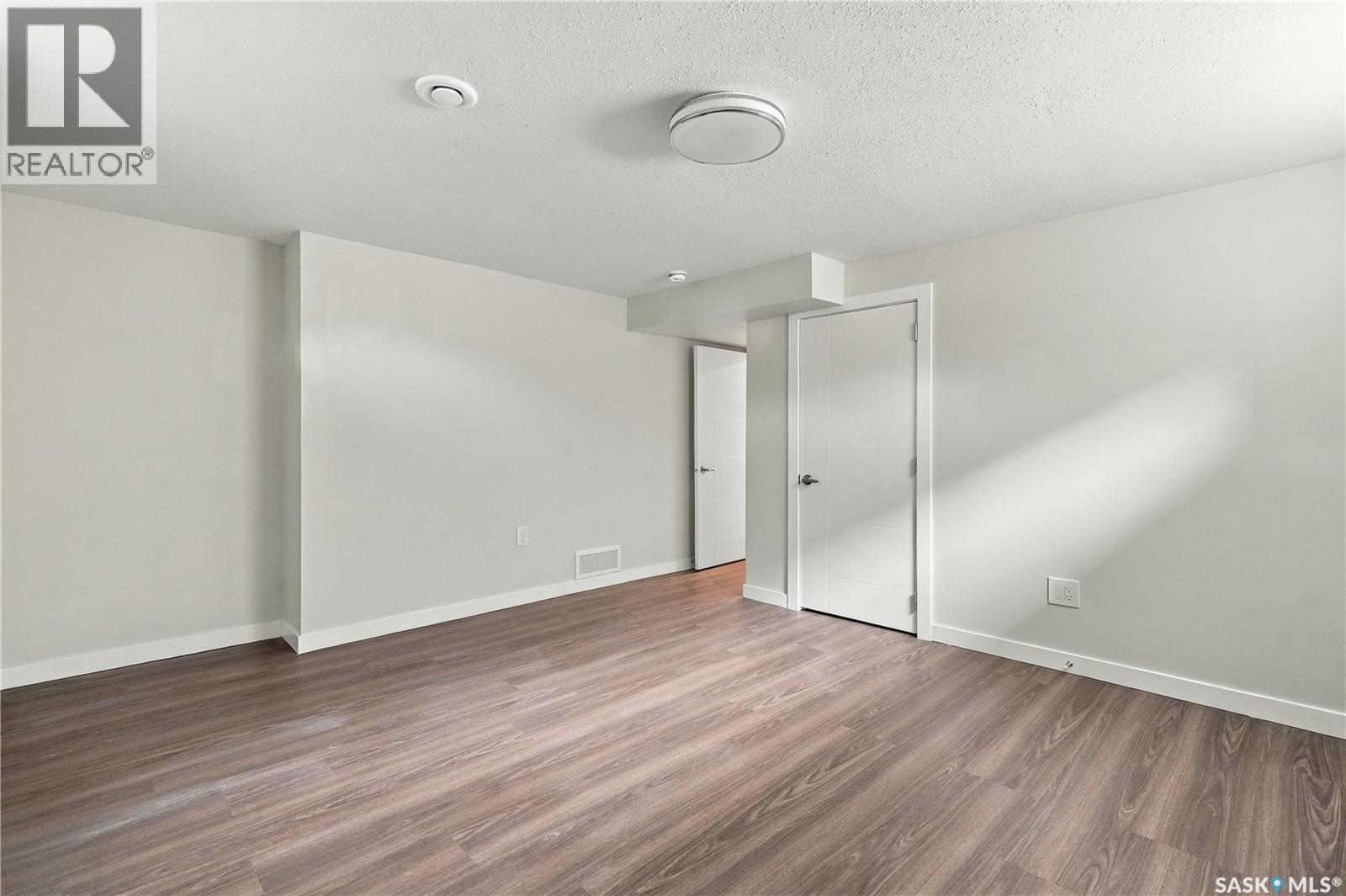 2716 Winnipeg Street, Regina, Saskatchewan  S4P 1H9 - Photo 39 - SK048803