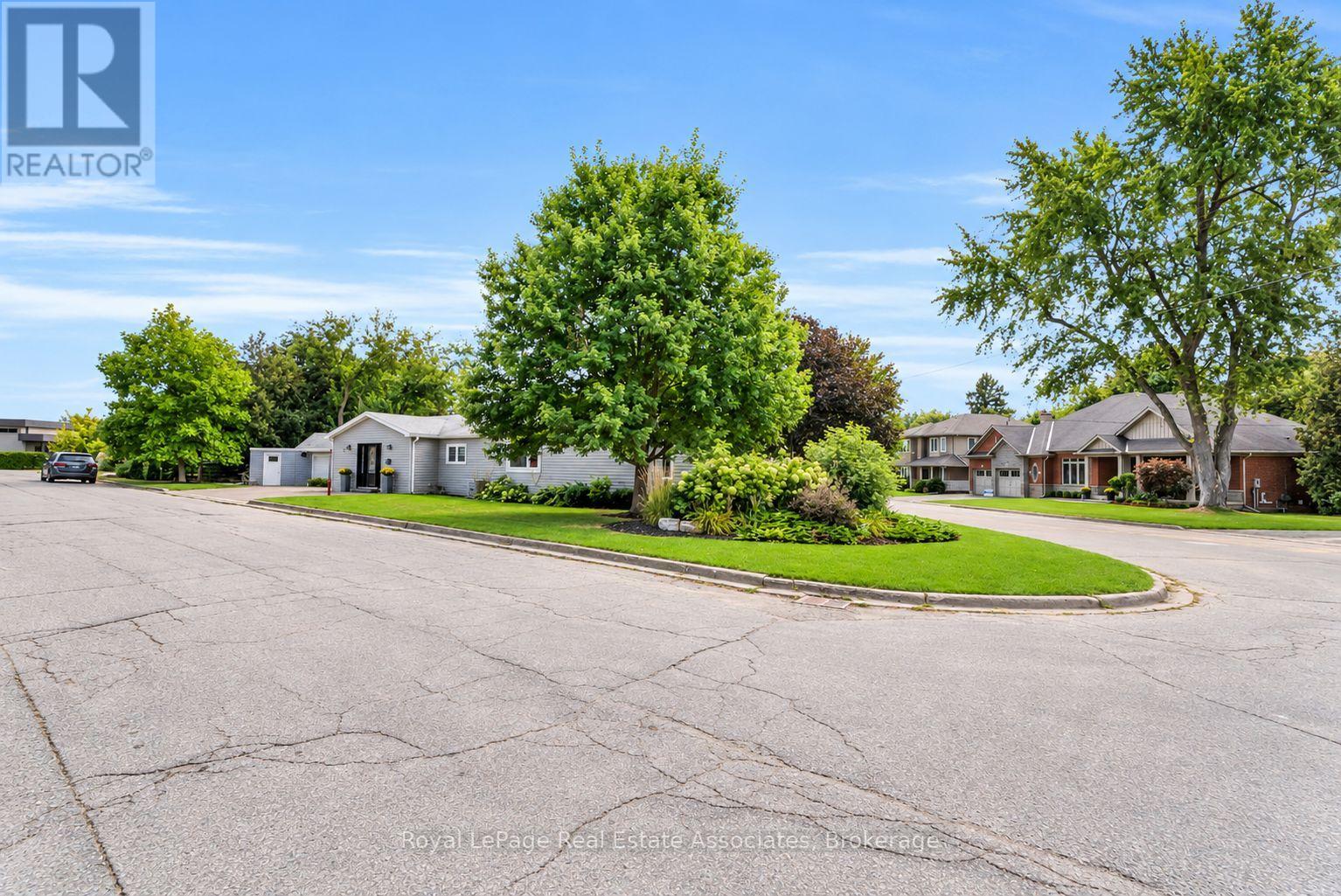 11 CHURCHILL CRESCENT, Halton Hills, Ontario