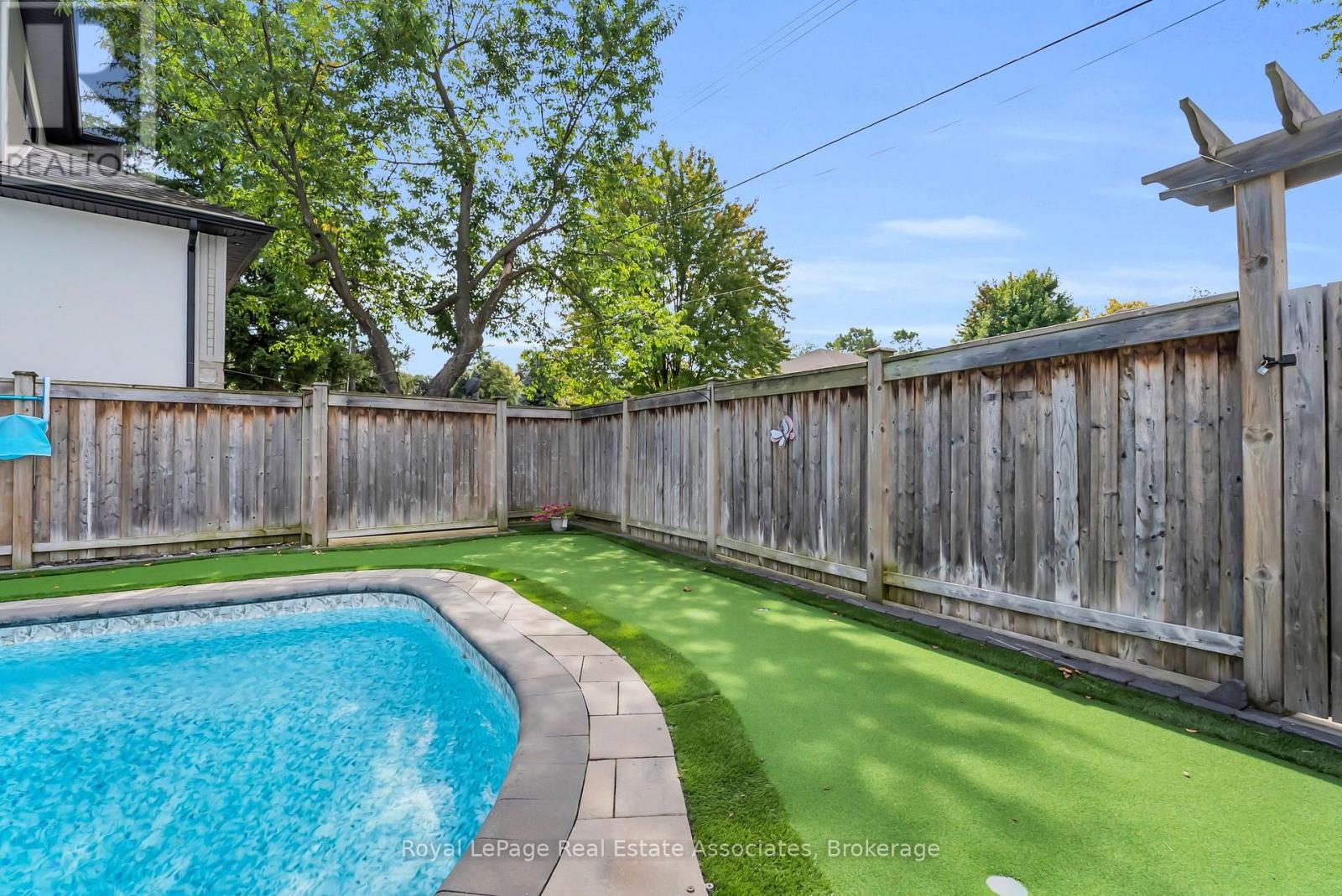 11 Churchill Crescent, Halton Hills, Ontario  L7G 2M8 - Photo 37 - W13802276