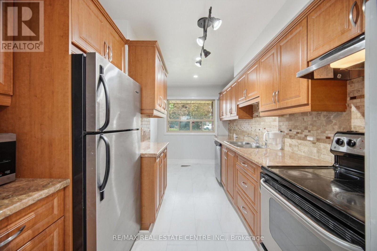 13 Dalzell Avenue, Brampton, Ontario  L6Z 1H1 - Photo 14 - W13802292