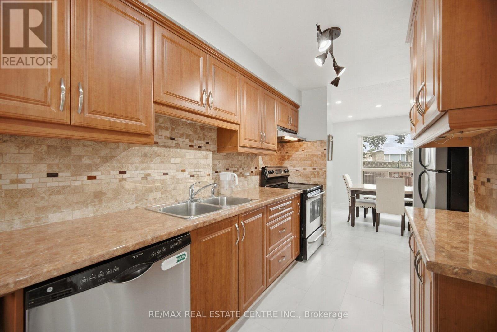 13 Dalzell Avenue, Brampton, Ontario  L6Z 1H1 - Photo 15 - W13802292