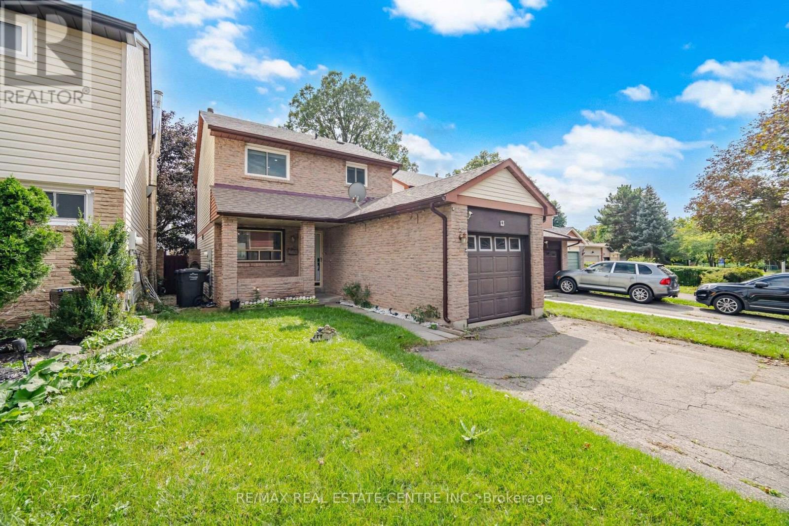 13 Dalzell Avenue, Brampton, Ontario  L6Z 1H1 - Photo 4 - W13802292
