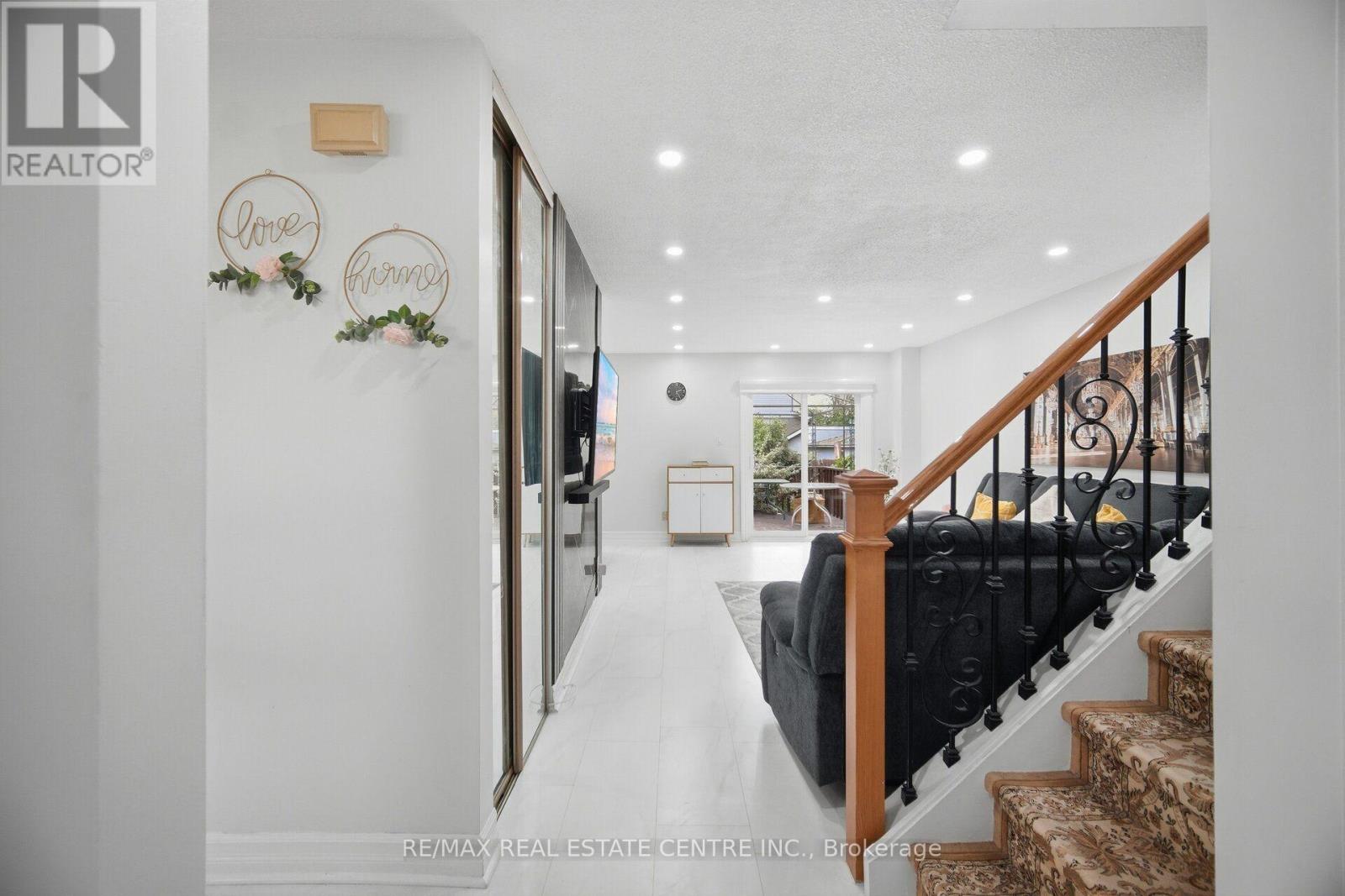 13 Dalzell Avenue, Brampton, Ontario  L6Z 1H1 - Photo 7 - W13802292