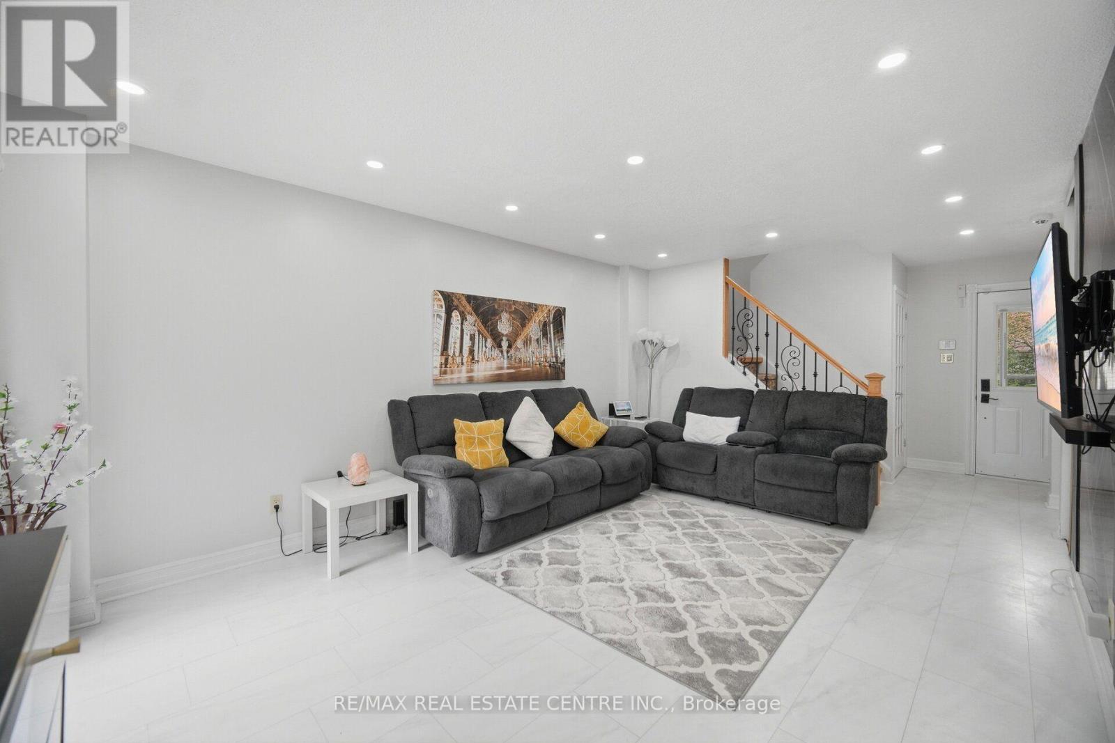 13 Dalzell Avenue, Brampton, Ontario  L6Z 1H1 - Photo 8 - W13802292