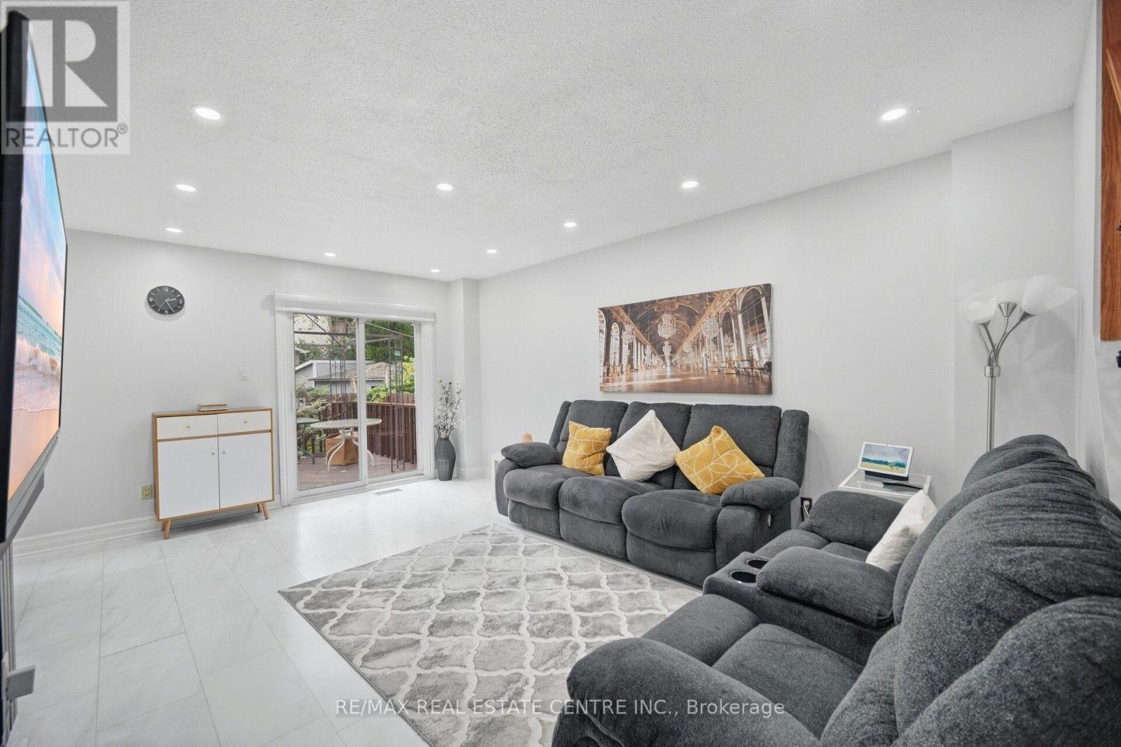 13 Dalzell Avenue, Brampton, Ontario  L6Z 1H1 - Photo 9 - W13802292