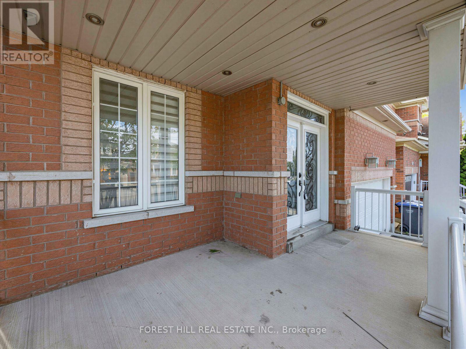 112 Stoneylake Avenue, Brampton, Ontario  L6V 4S3 - Photo 3 - W13802314