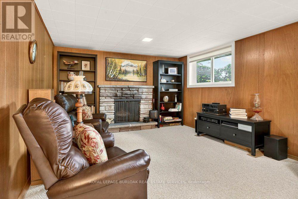 1083 Manorwood Drive, Burlington, Ontario  L7T 2L9 - Photo 21 - W13802340