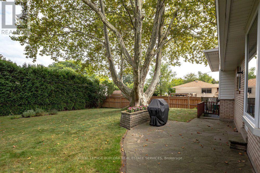 1083 Manorwood Drive, Burlington, Ontario  L7T 2L9 - Photo 26 - W13802340