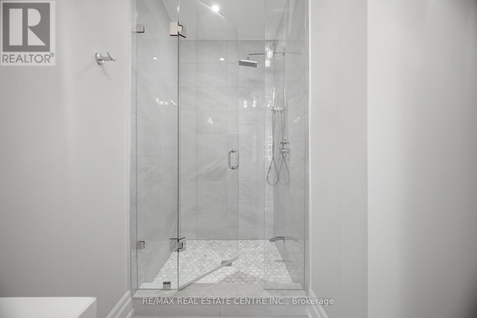1496 Mansfield Drive, Oakville, Ontario  L6H 1K4 - Photo 34 - W13802392