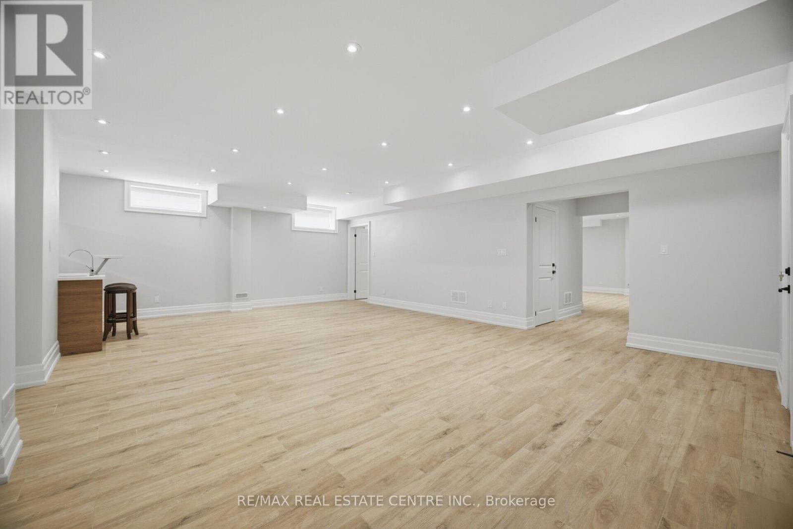 1496 Mansfield Drive, Oakville, Ontario  L6H 1K4 - Photo 39 - W13802392