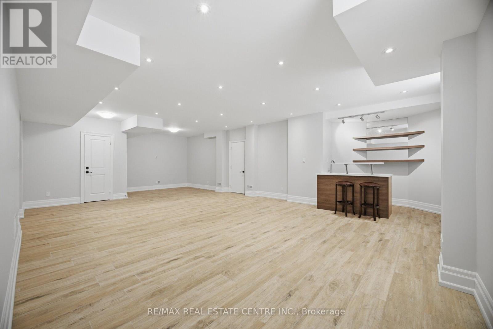 1496 Mansfield Drive, Oakville, Ontario  L6H 1K4 - Photo 40 - W13802392