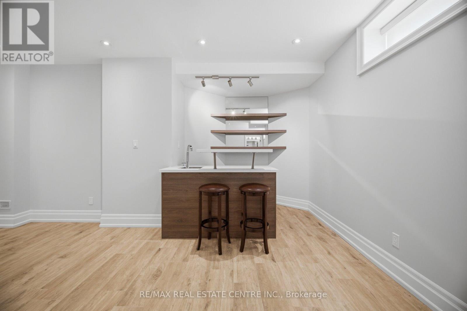 1496 Mansfield Drive, Oakville, Ontario  L6H 1K4 - Photo 41 - W13802392