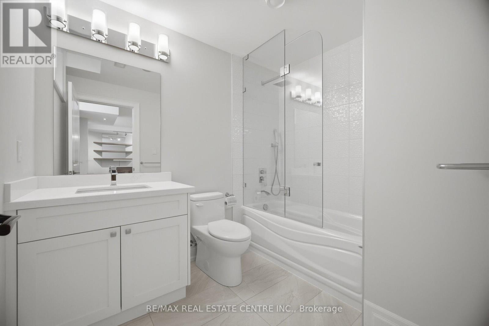 1496 Mansfield Drive, Oakville, Ontario  L6H 1K4 - Photo 42 - W13802392