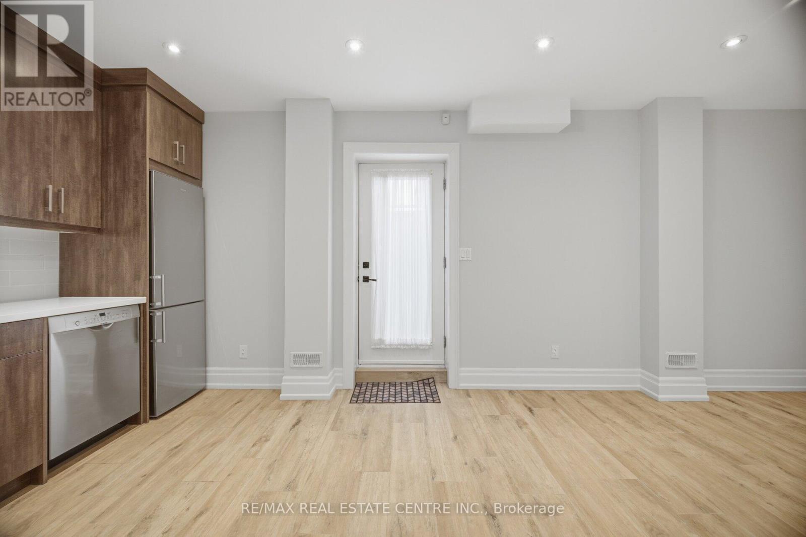 1496 Mansfield Drive, Oakville, Ontario  L6H 1K4 - Photo 43 - W13802392