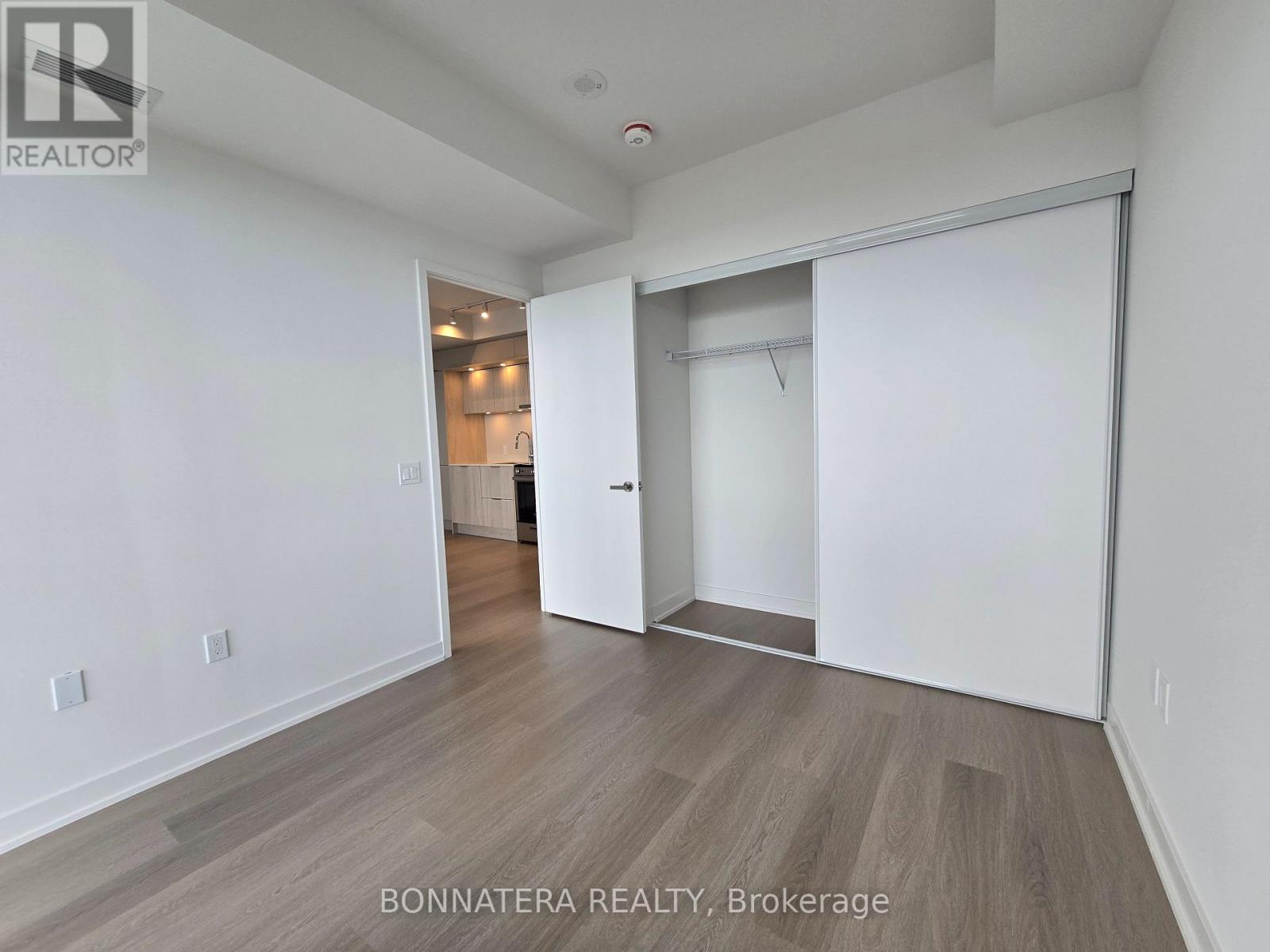 5704 - 448 Burnhamthorpe Road W, Mississauga, Ontario  L5B 0R4 - Photo 13 - W13802408