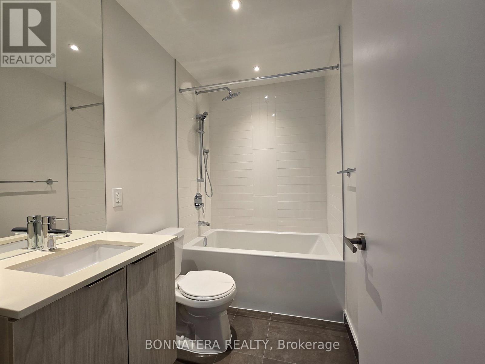 5704 - 448 Burnhamthorpe Road W, Mississauga, Ontario  L5B 0R4 - Photo 16 - W13802408