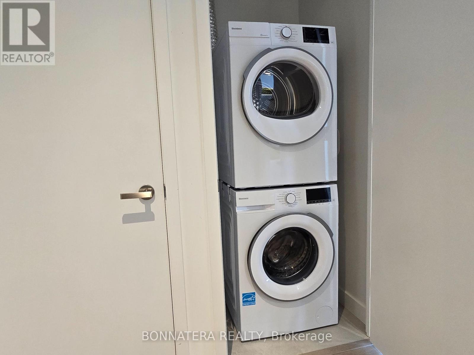 5704 - 448 Burnhamthorpe Road W, Mississauga, Ontario  L5B 0R4 - Photo 17 - W13802408