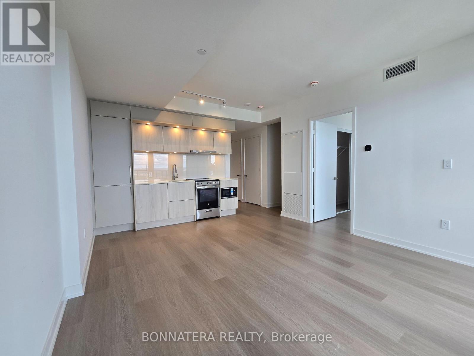 5704 - 448 Burnhamthorpe Road W, Mississauga, Ontario  L5B 0R4 - Photo 7 - W13802408