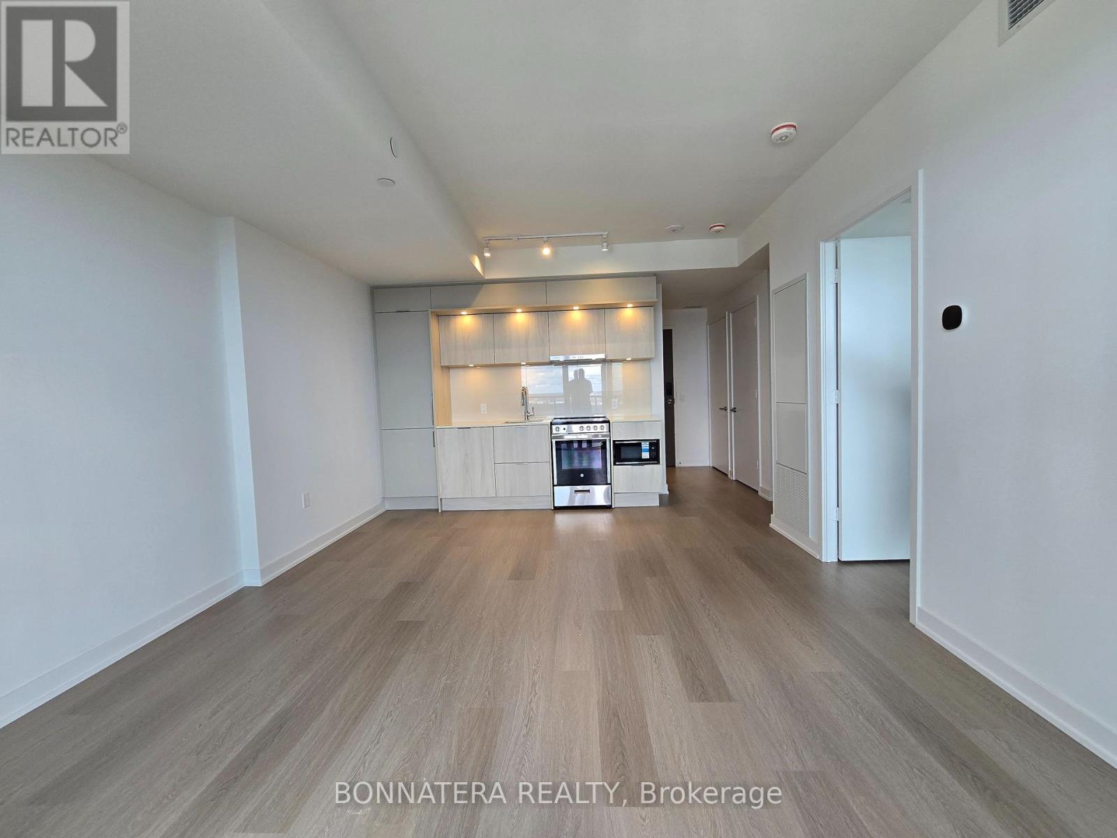 5704 - 448 Burnhamthorpe Road W, Mississauga, Ontario  L5B 0R4 - Photo 8 - W13802408