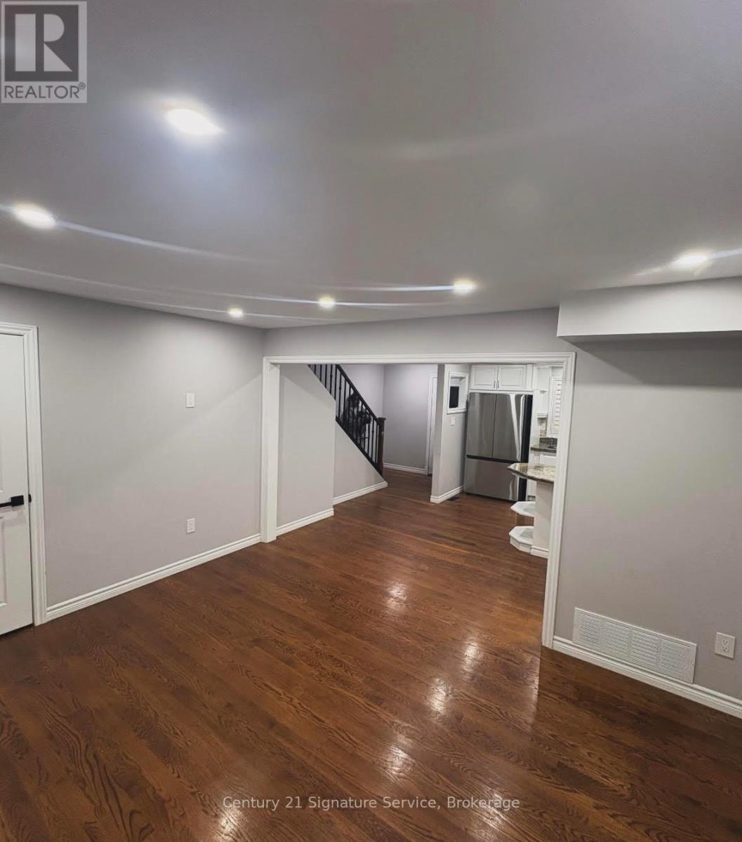 Upper - 28 Homeland Court, Brampton (Central Park), Ontario  L6S 1R8 - Photo 7 - W13802608
