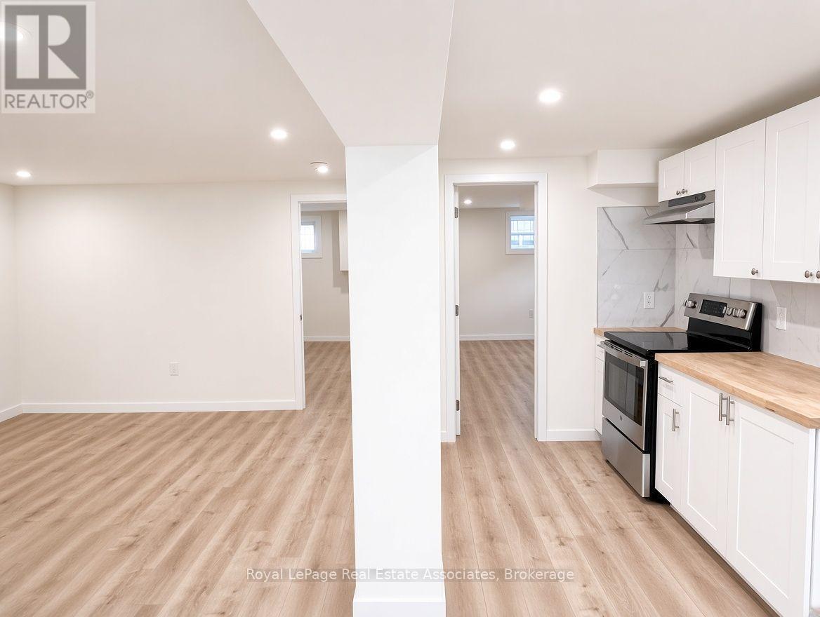10 Elizabeth Street, Halton Hills, Ontario  L7G 3K2 - Photo 4 - W13802616