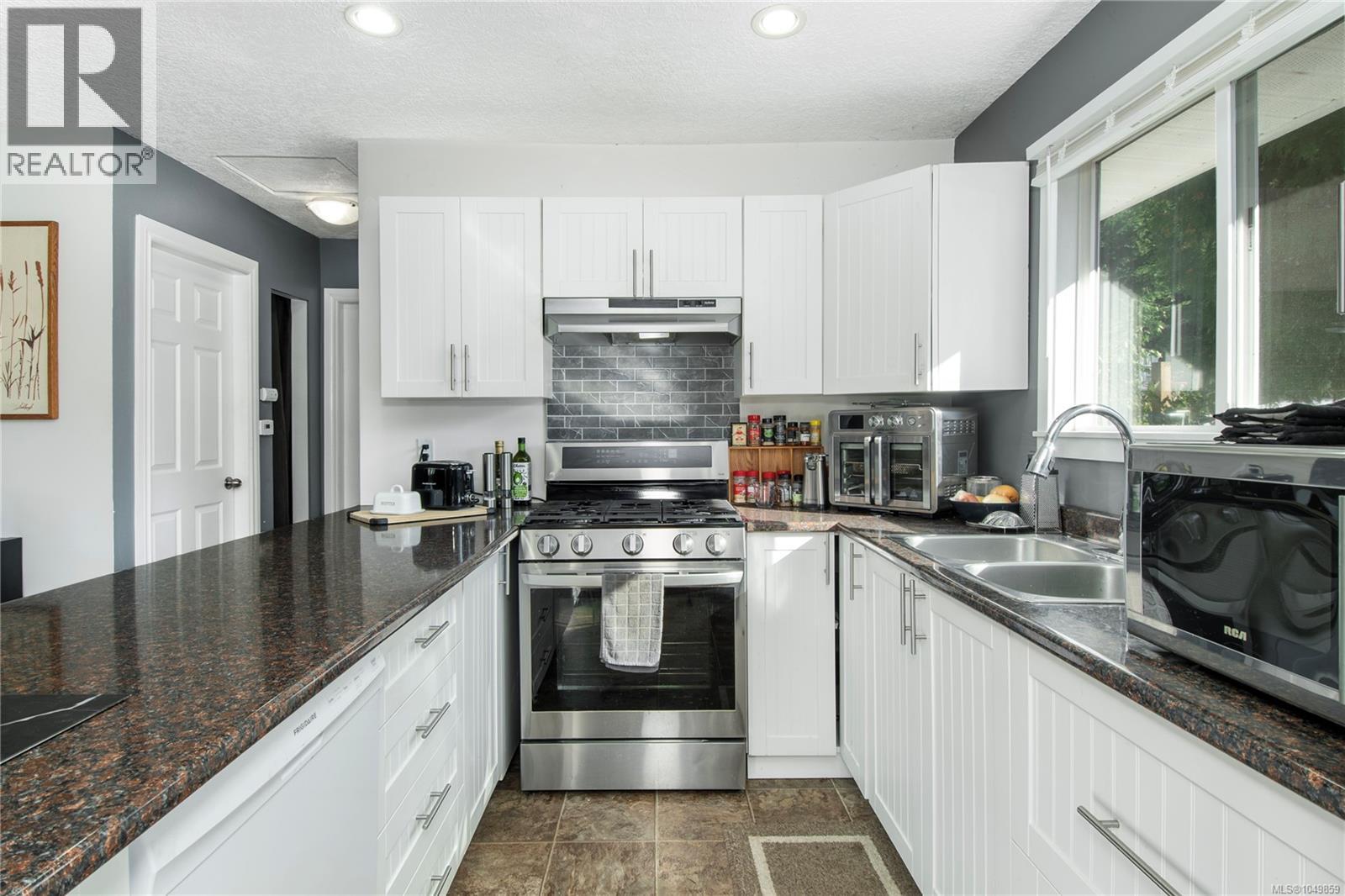 1890 15th Ave, Campbell River, British Columbia  V9W 4J9 - Photo 4 - 1049859