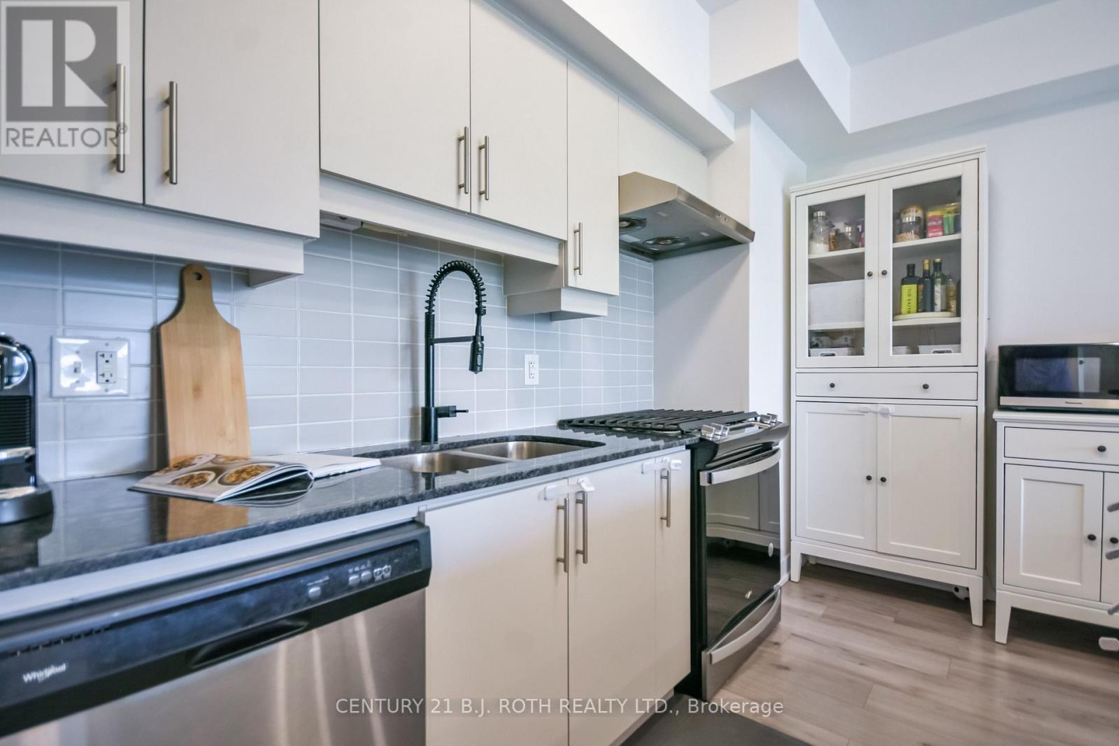 604 - 8 Culinary Lane, Barrie, Ontario  L9J 0T2 - Photo 4 - S13643578