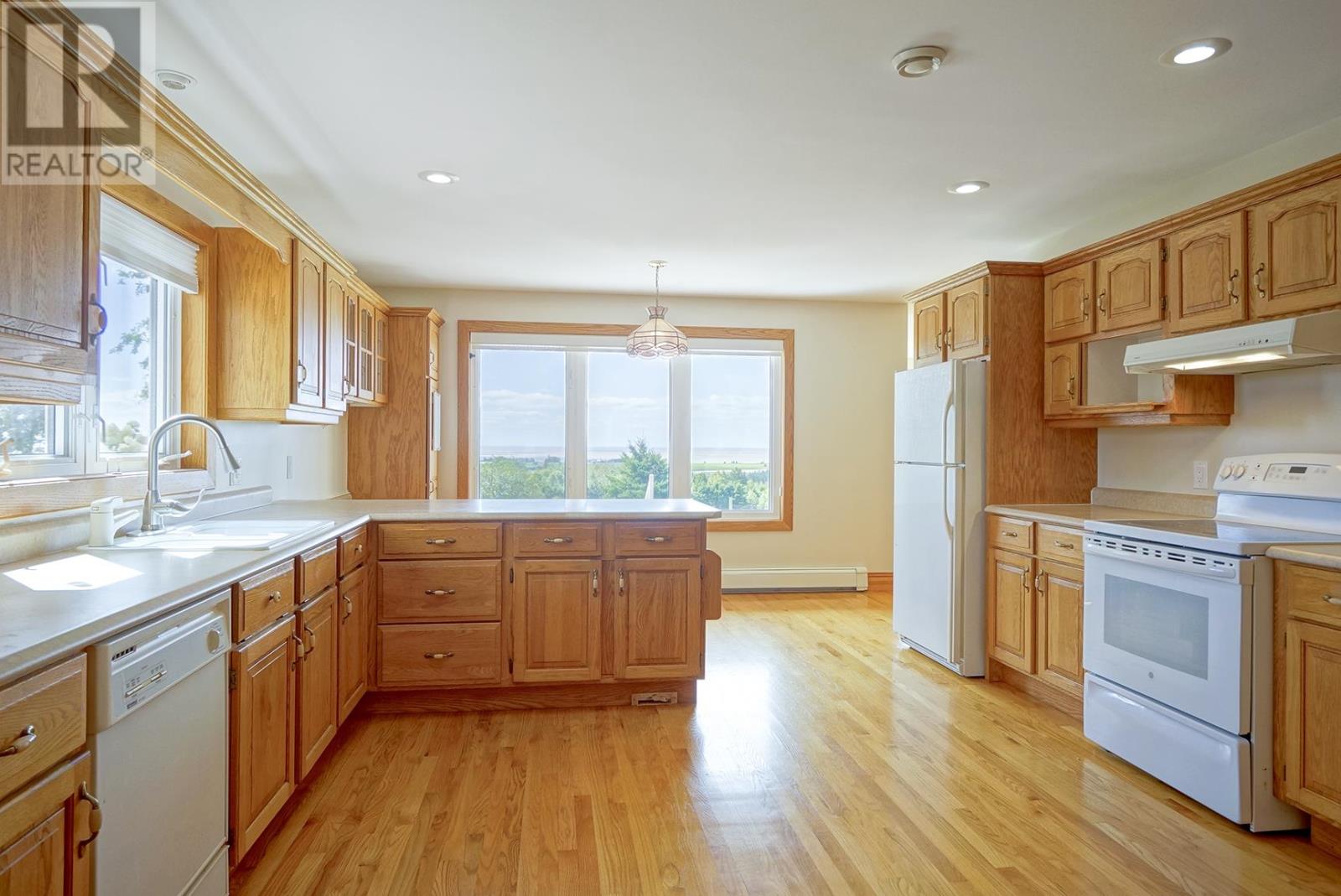 123 Sandy Point Road, Hampton, Prince Edward Island  C0A 1H0 - Photo 3 - 202623736