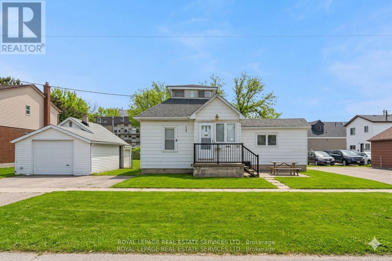2386 Sovereign Street, Oakville, Ontario  L6L 1L8 - Photo 3 - W13802670