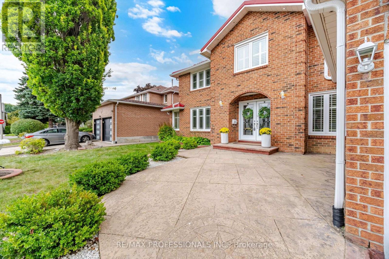 4 Mcfadden Drive, Brampton, Ontario  L6Z 3H4 - Photo 3 - W13802708