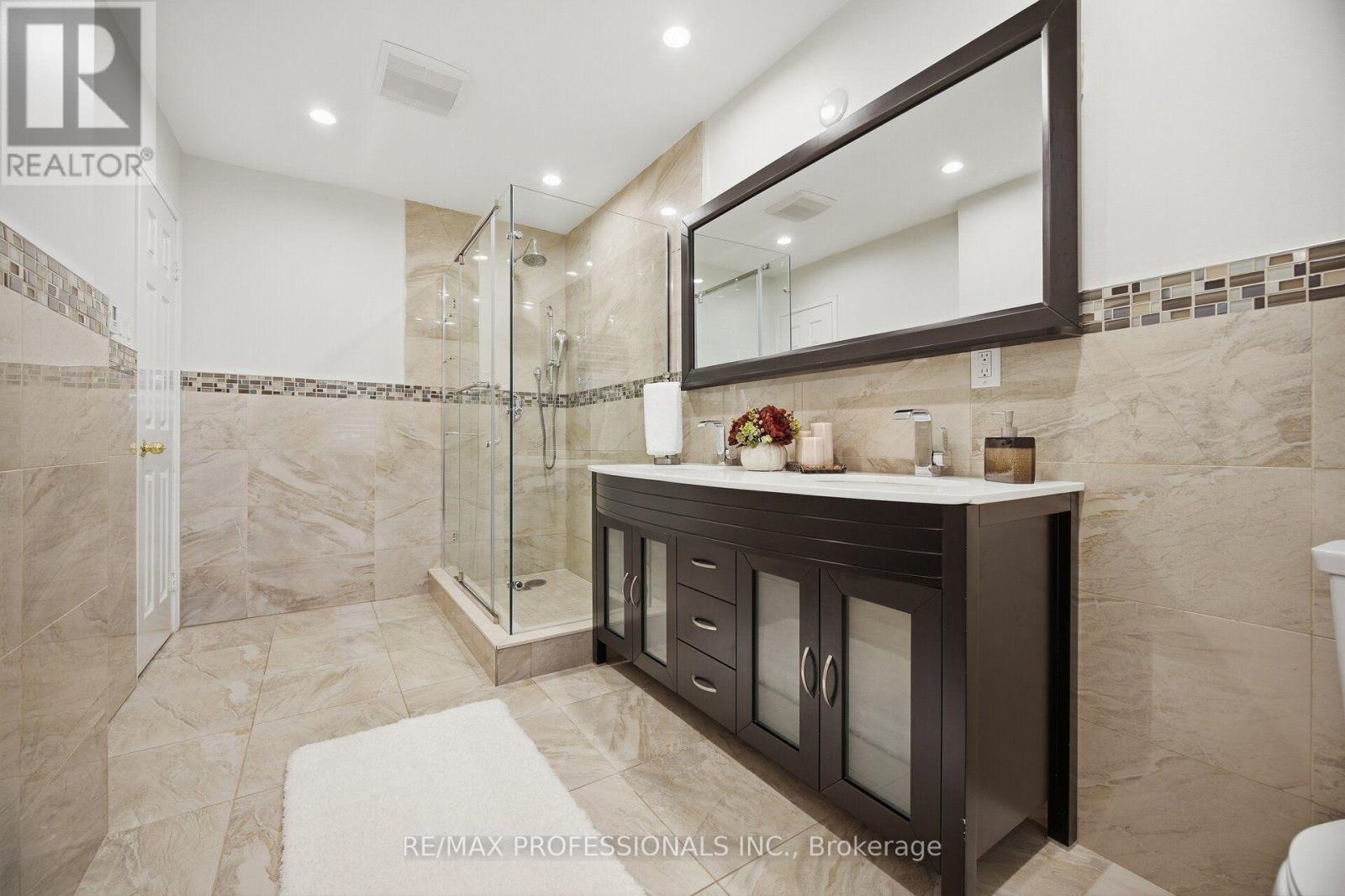 4 Mcfadden Drive, Brampton, Ontario  L6Z 3H4 - Photo 37 - W13802708