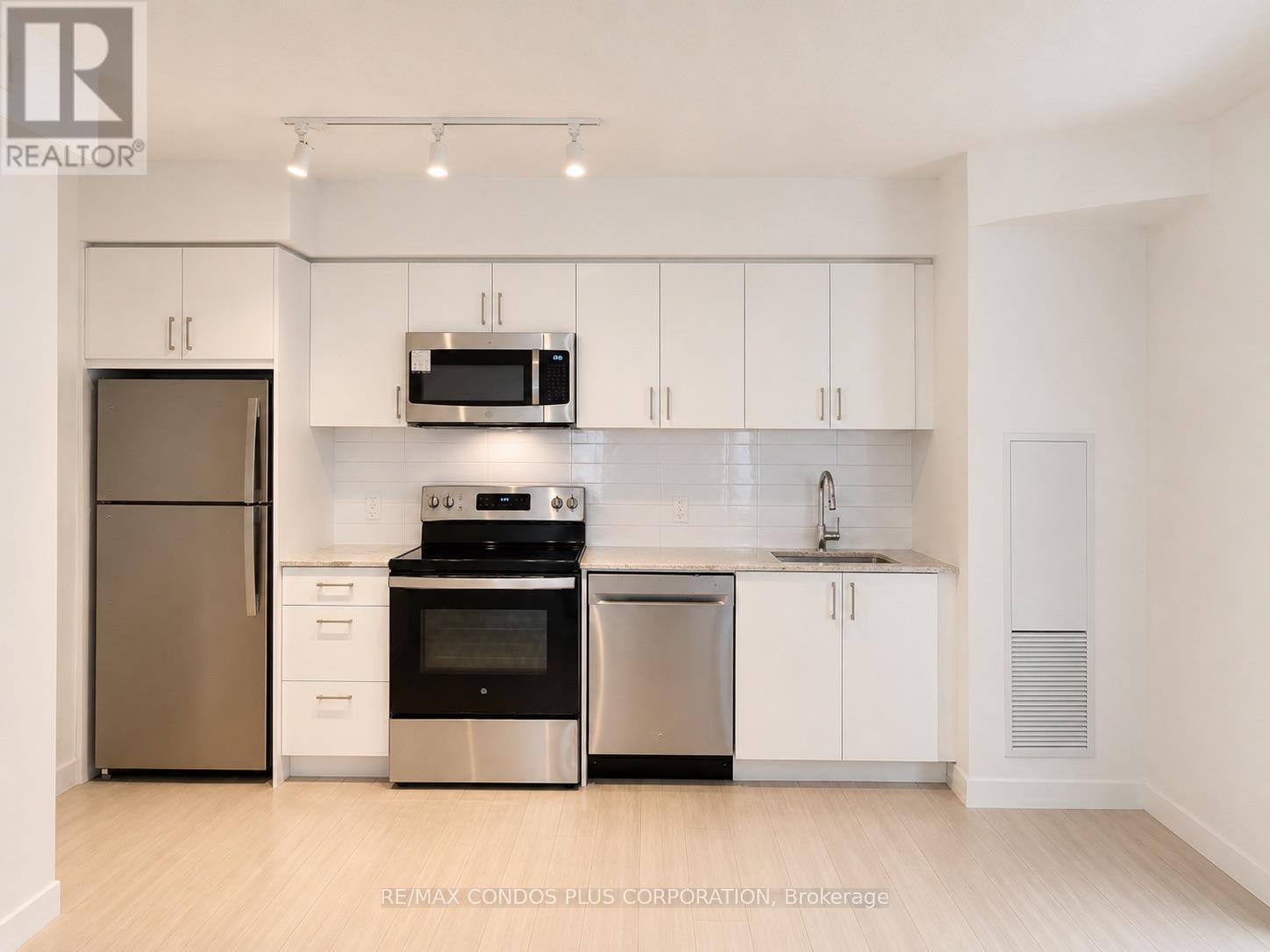 304 - 4010 Eglinton Avenue W, Toronto, Ontario  M9A 0G5 - Photo 5 - W13802778