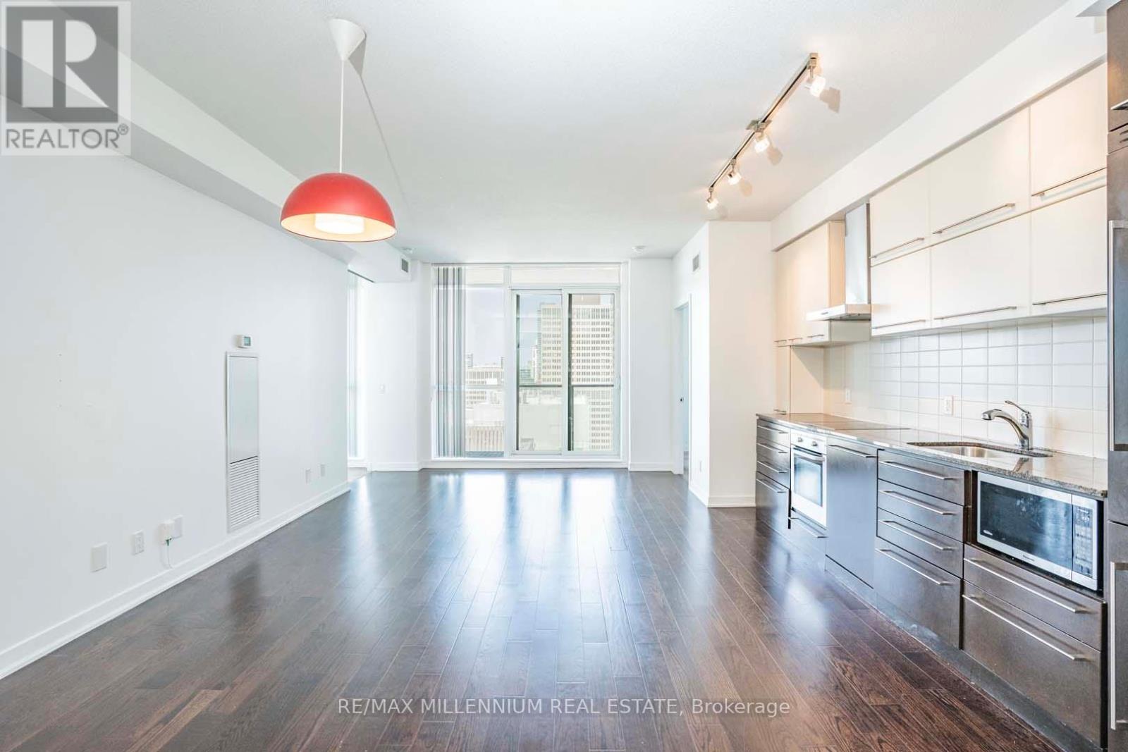 2212 - 770 Bay Street, Toronto, Ontario  M5G 0A6 - Photo 2 - C13798108