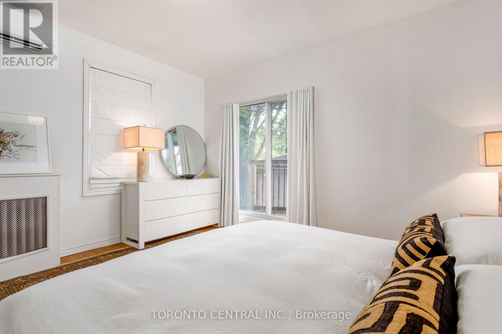 24 Manning Avenue, Toronto, Ontario  M6J 2K4 - Photo 14 - C13798624