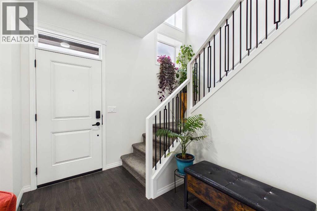 24 Rowmont Common NW, Calgary, Alberta  T3L 0L3 - Photo 2 - A2345530