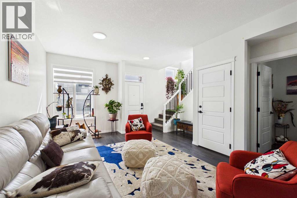 24 Rowmont Common NW, Calgary, Alberta  T3L 0L3 - Photo 5 - A2345530