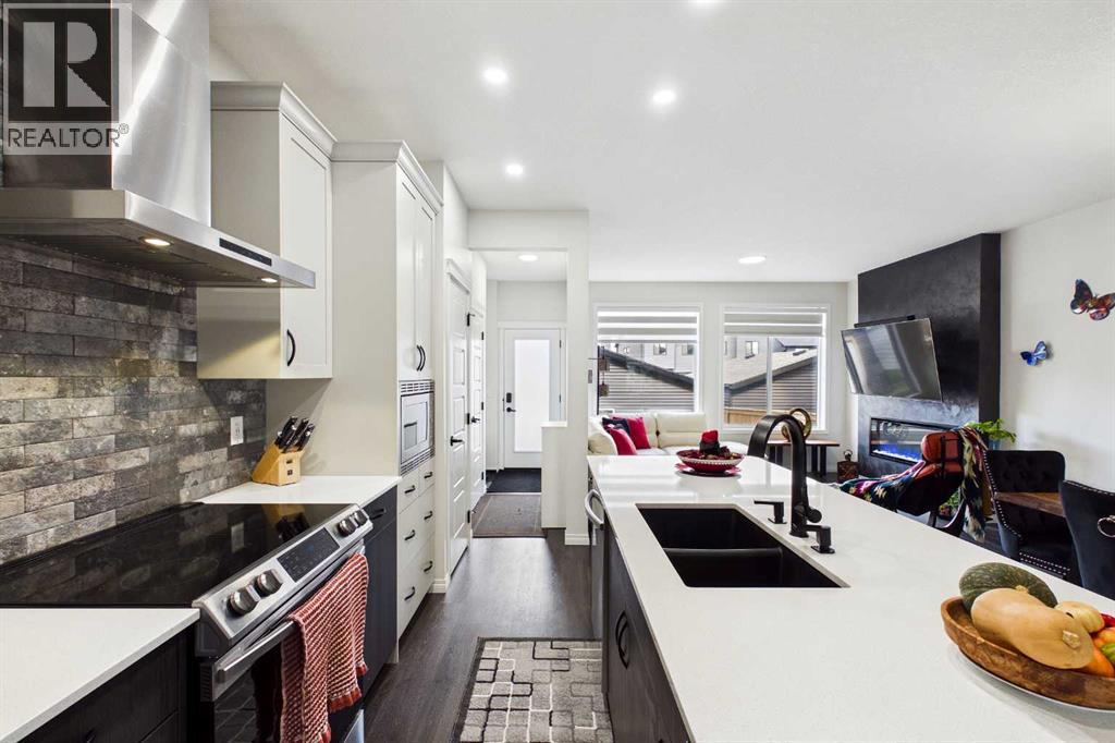 24 Rowmont Common NW, Calgary, Alberta  T3L 0L3 - Photo 9 - A2345530