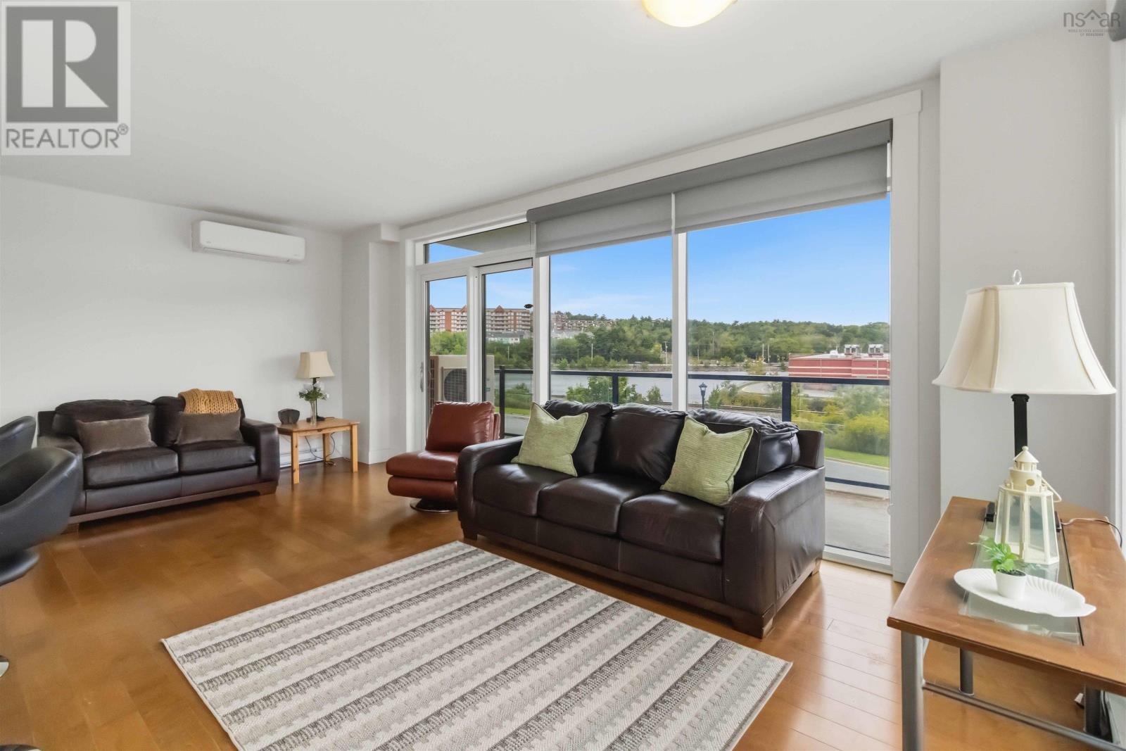 207 220 Waterfront Drive photo 9