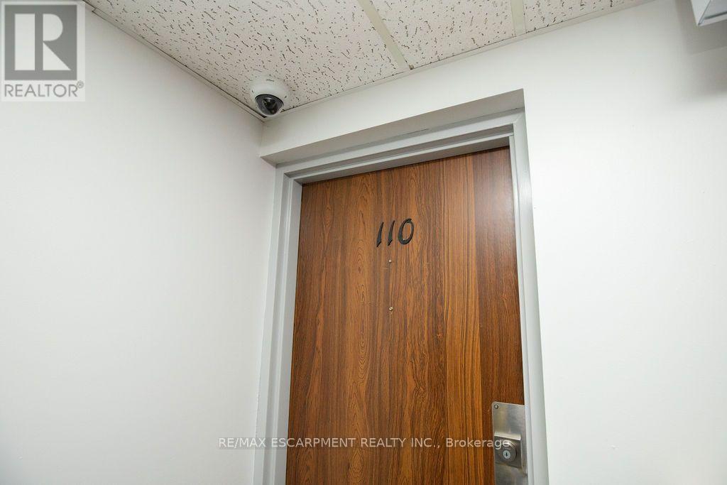 110 - 71 Vanier Drive, Kitchener, Ontario  N2C 1J4 - Photo 2 - X13802770